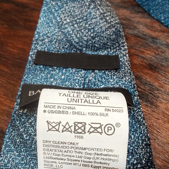 Banana Republic Blue and Sliver Zig-Zag Silk Tie - Picture 3 of 3